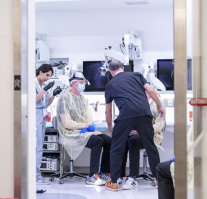 doctors and physicians in the surgical room